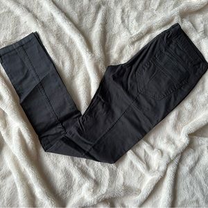 Straight black pants with pockets & zipper